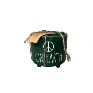 3/25$ (Mix)Rae Dunn peace on earth planter